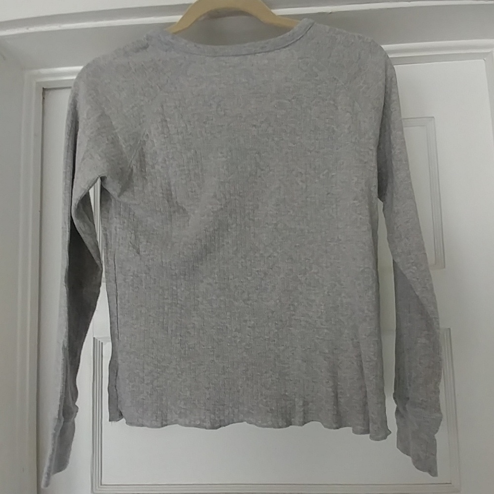 Gray top - Picture 3 of 5
